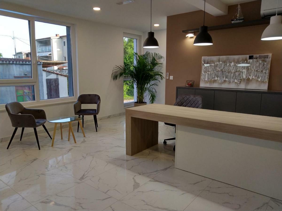 Apartments Adriatic ポドストラナ エクステリア 写真