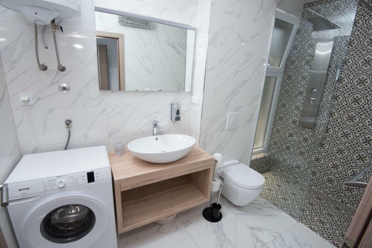 Apartments Adriatic ポドストラナ エクステリア 写真