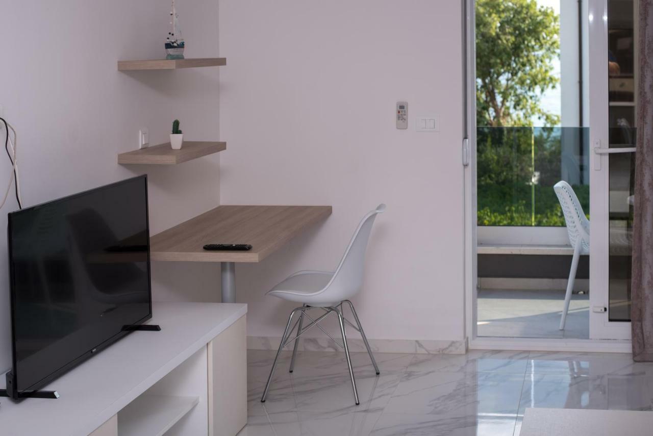 Apartments Adriatic ポドストラナ エクステリア 写真