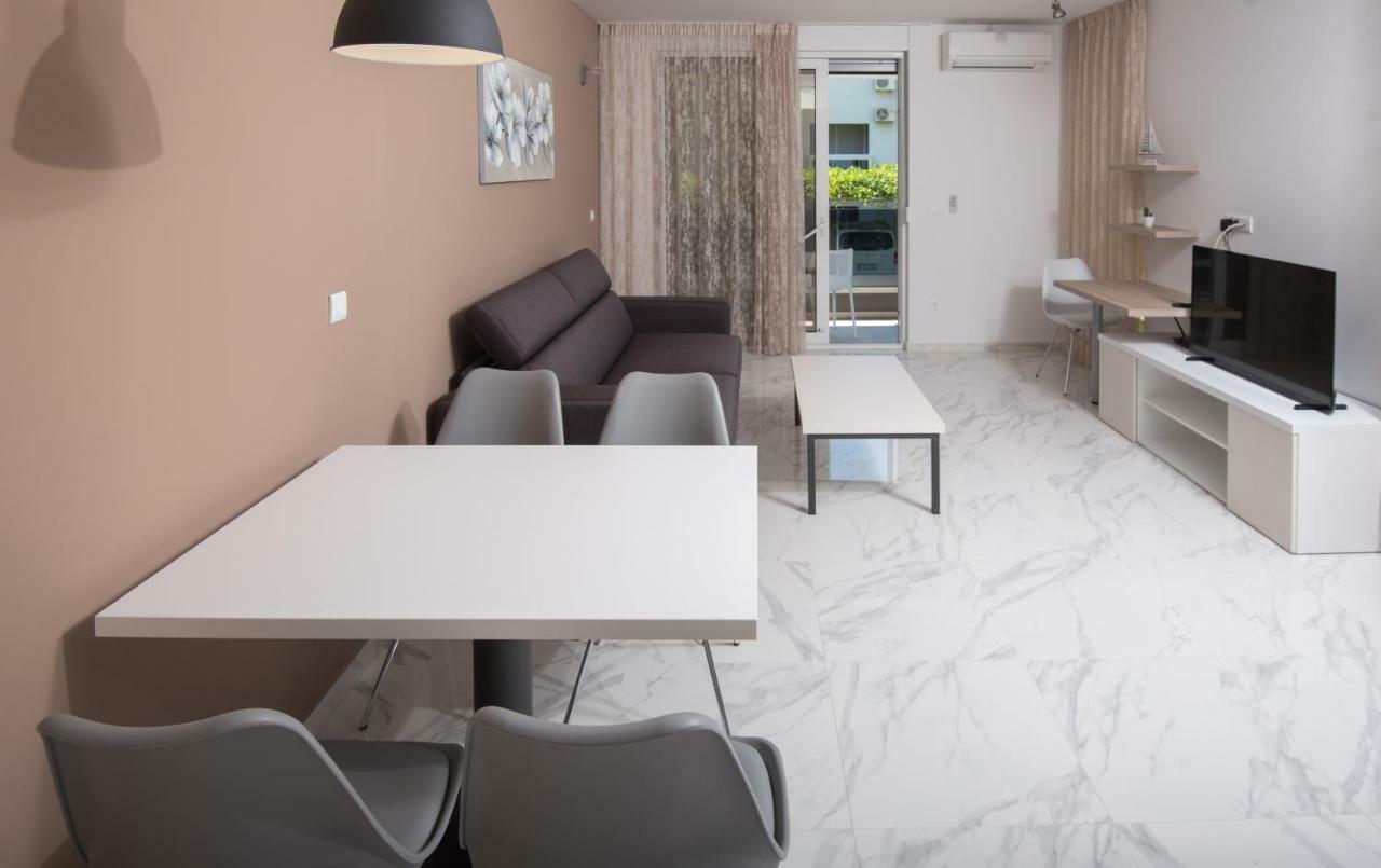 Apartments Adriatic ポドストラナ エクステリア 写真