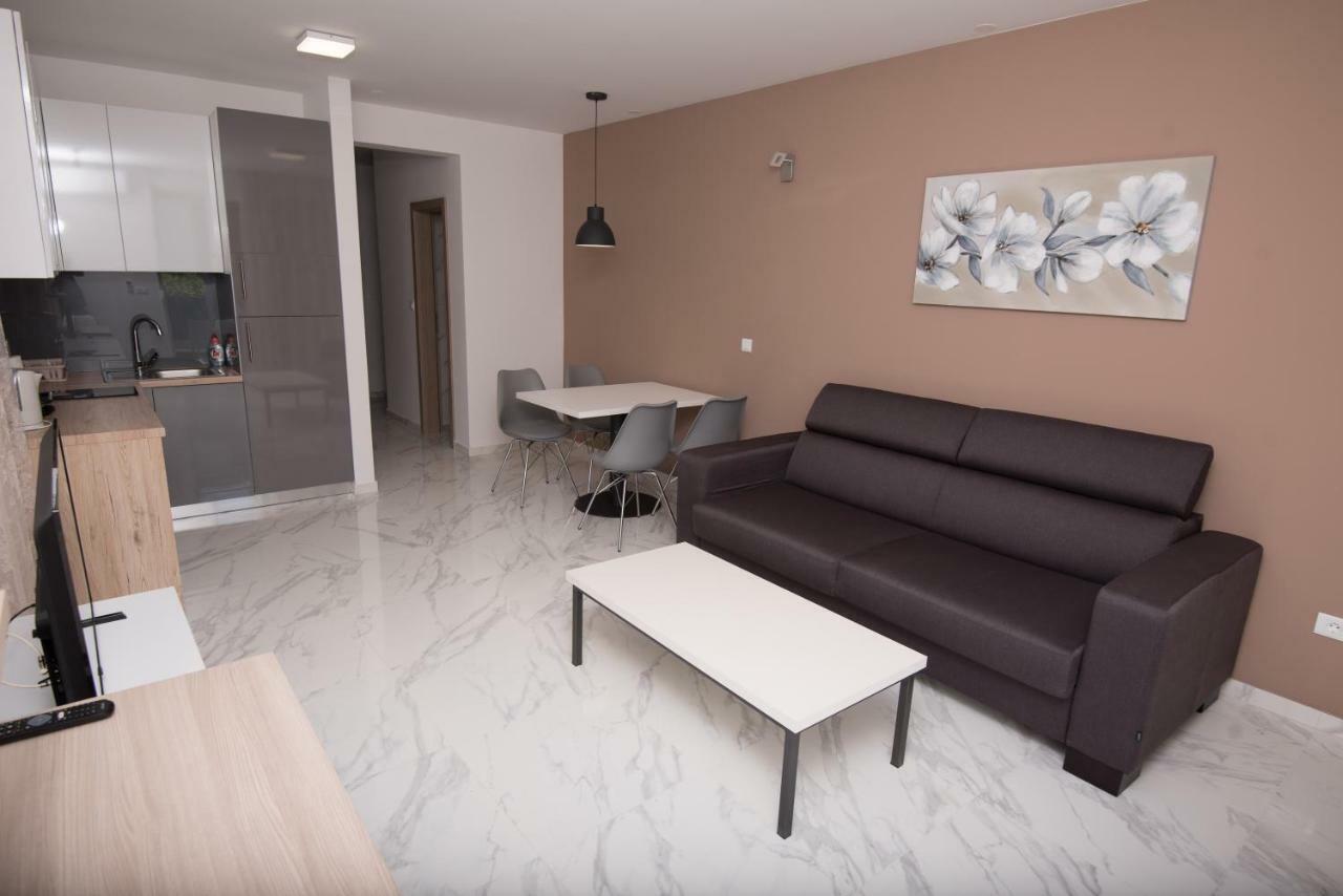 Apartments Adriatic ポドストラナ エクステリア 写真