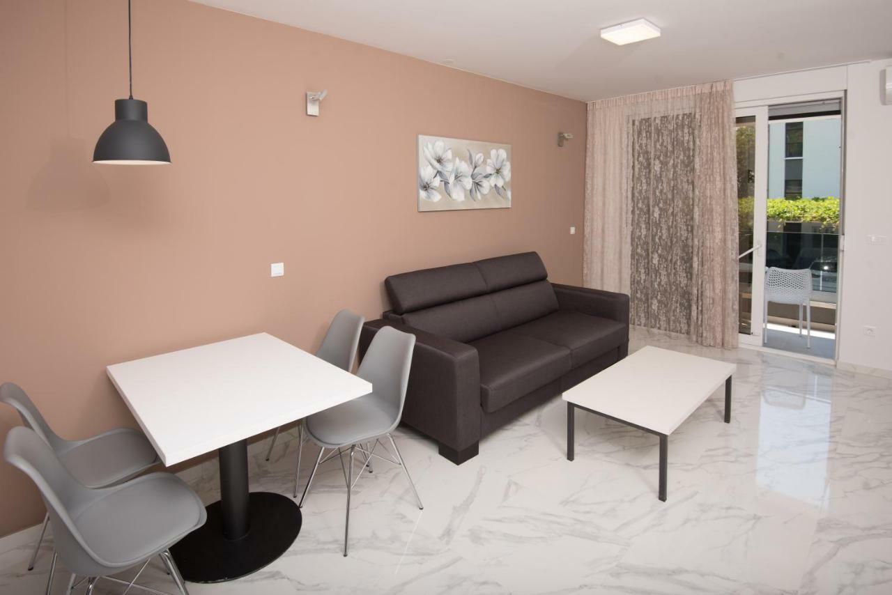 Apartments Adriatic ポドストラナ エクステリア 写真