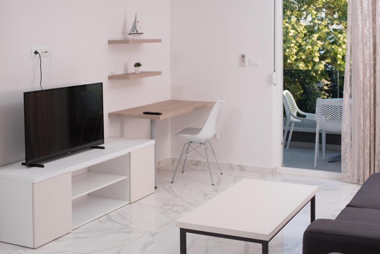 Apartments Adriatic ポドストラナ エクステリア 写真