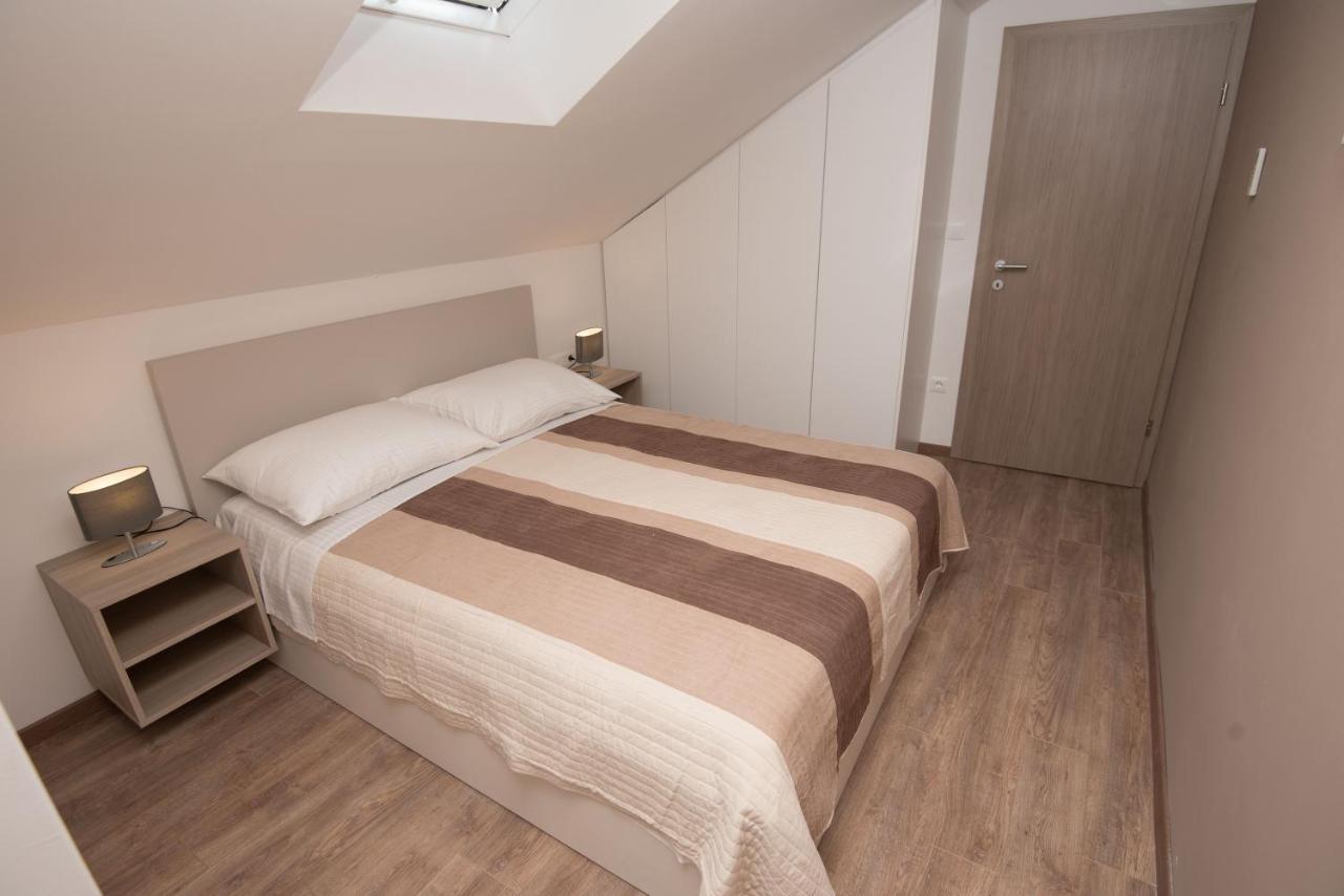 Apartments Adriatic ポドストラナ エクステリア 写真